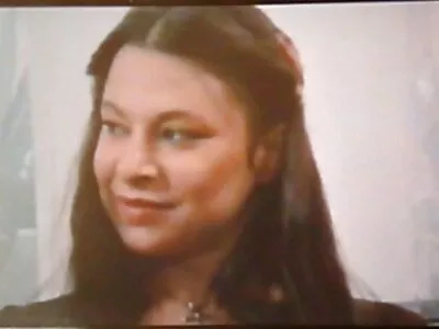 Blonda în mască face o muie, face sex și se încarcă pe față sexi gay men