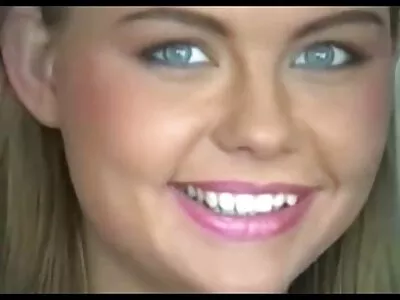 Chiloții ies de pe o brunetă video gay sexi sexy