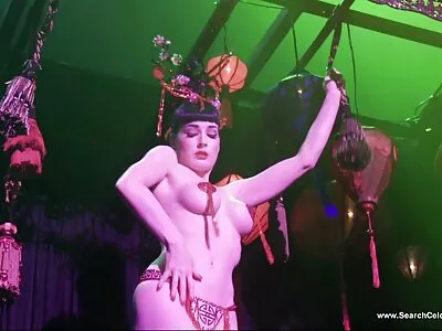 Dă-i futaiuri gay dracu unei prietene în dublă penetrare și muie de la ea