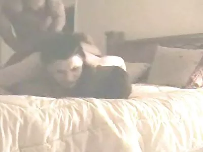 Acest bărbat matur a pus un prieten să-și cam boys sex înregistreze acțiunile sexuale cu fata ei minunată