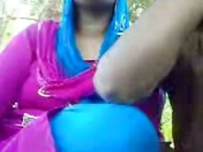 O prietenă drăguță brunetă face un spectacol uimitor de sex cu webcam pentru sex gay xxxx lume
