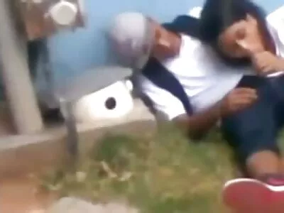 O gabă grasă video sexy gay și bustină se masturbează