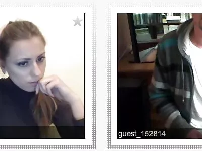 O micuță adolescentă sextwink goală pe webcam cu prietenul ei