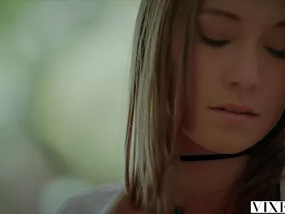 Blonda gay video porno tube este bătută în cuie pe cameră