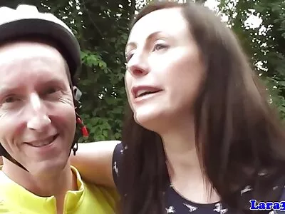 Tânără sexy men gay brunetă în lenjerie de dantelă futut pe webcam