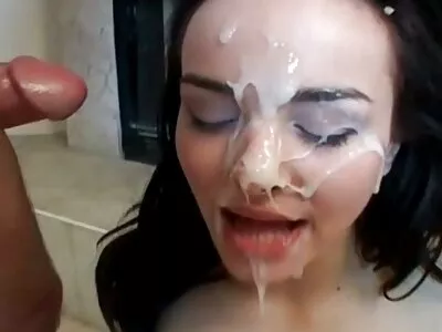 Muie magnifică de la o video six gay tânără iubită roșcată