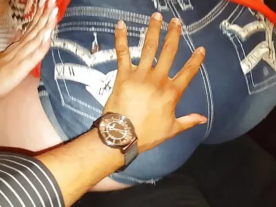 O sexy gif gay drăguță roșcată cu sânii mari face o muie