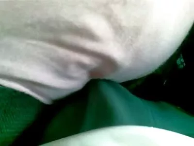Soția mascată atât de drăguță blondă este defigurată în timp ce soțul gay boy old men se masturbează în față