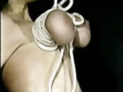 Adolescentă nudă se joacă cu ea însăși sex boys tube pe plajă