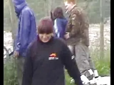 O brunetă video sexi gay curvă îl călărește repede