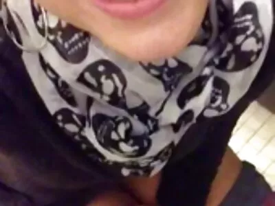 Emoționat de jumătatea nudității iubitei, tipul o aplecă și video gay porno hd se găsește în cățeluș